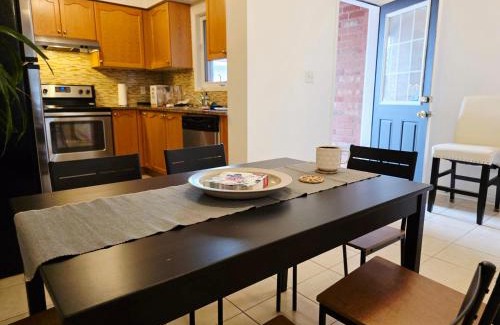 Downsview House | Townhouse - 3 Bedrooms - 4 beds - Free Parking, Wifi, Netflix