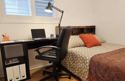 Downsview House | Townhouse - 3 Bedrooms - 4 beds - Free Parking, Wifi, Netflix