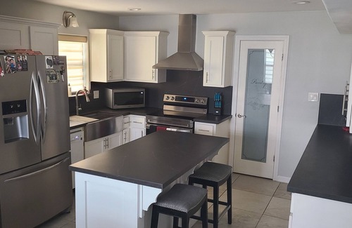 McAllen Condo | Townhouse 3b 3 5 bth quiet Gated , across from, airport ,Mall & Restaurants