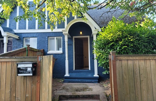 Central District House | Townhouse at Downtown, Seattle University, Swedish