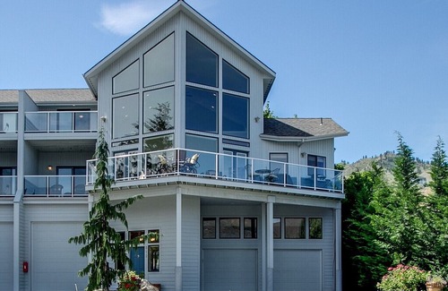 Chelan House | Townhouse at Peterson's Waterfront Resort. Pool/Hot Tub/Boating/Walk to Downtown