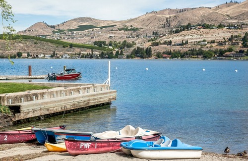 Chelan House | Townhouse at Peterson's Waterfront Resort. Pool/Hot Tub/Boating/Walk to Downtown
