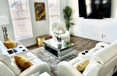 Woodbridge House | Townhouse Condo Across From Potomac Town Center in Gated Community