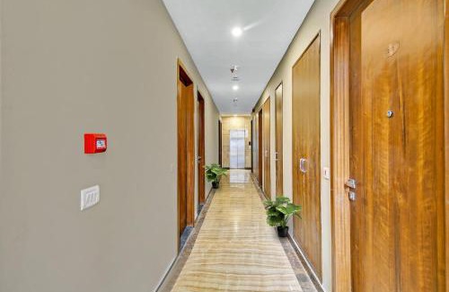 Indirapuram Hotel | Townhouse Golden Frame