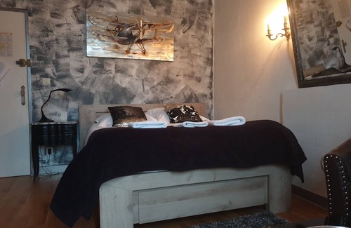 Saint-Amand-Montrond House | Townhouse In Saint-Amand-Montrond With Bedding/Linens, Child Friendly, Kitchen