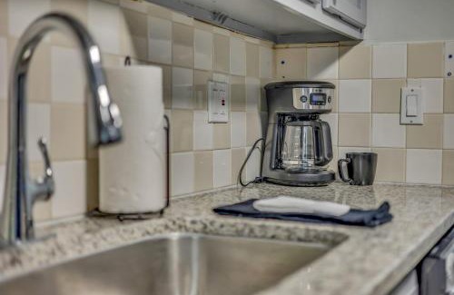 Sandy Springs Apartment | Townhouse in ATL Suburbs,Backyard & Parking!
