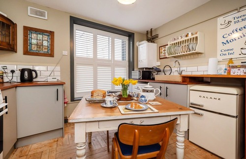 Cromer Cottage | Townhouse in Cromer near Sandy Beaches