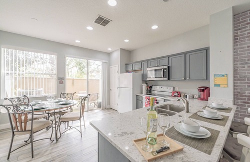 Crestwynd Bay House | Townhouse in Kissimmee. Minutes from Disney Parks
