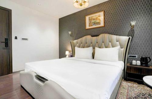Hadapsar Hotel | Townhouse Magarpatta City Formerly Emerald Guestimony