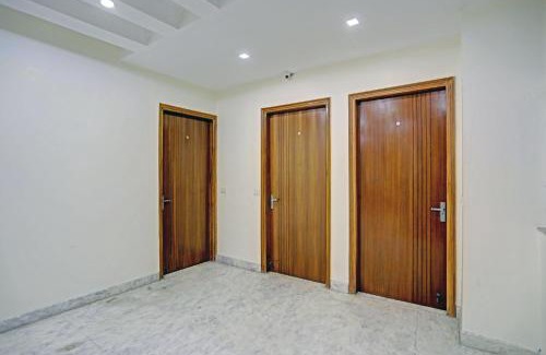 Sector 70 Hotel | Townhouse Merriment Near ISKCON Temple Noida