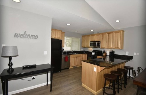 Wapato Point House | Townhouse Near Lake, Pool & Wineries!
