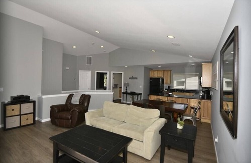 Wapato Point House | Townhouse Near Lake, Pool & Wineries!