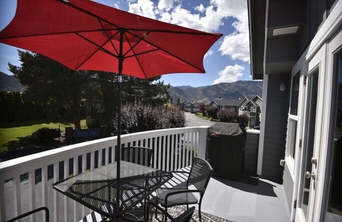 Wapato Point House | Townhouse Near Lake, Pool & Wineries!