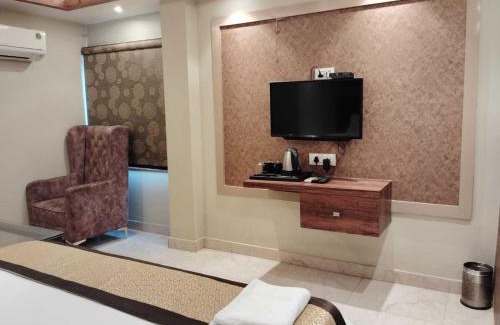 Danapur Hotel | Townhouse Oak Amity University Patna Formerly The Golden Crown