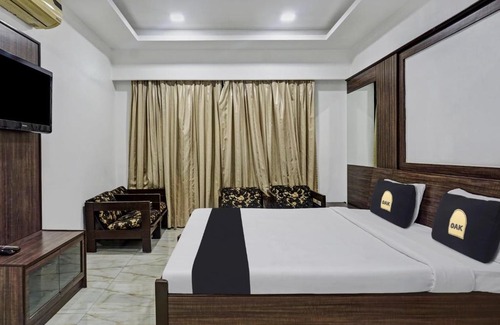 Pimpri Colony Hotel | Townhouse OAK Kalpataru Inn At Kala Sagar