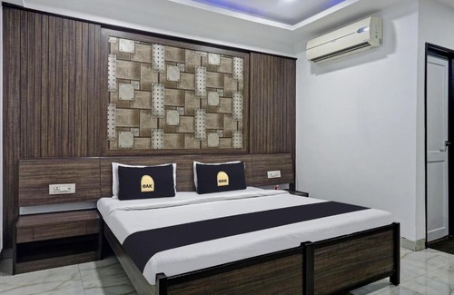 Pimpri Colony Hotel | Townhouse OAK Kalpataru Inn At Kala Sagar