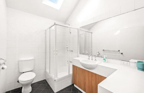 The Hill Apartment | Townhouse on The Hill