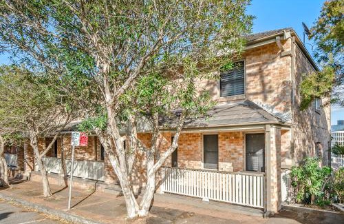 The Hill Apartment | Townhouse on The Hill