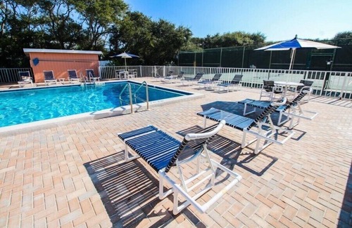 New Smyrna Beach House | Townhouse Sleeps 6 across street from Beach! Swimming Pool & Clubhouse!