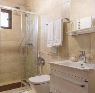 Drobnici Villa | Townhouse Virginia