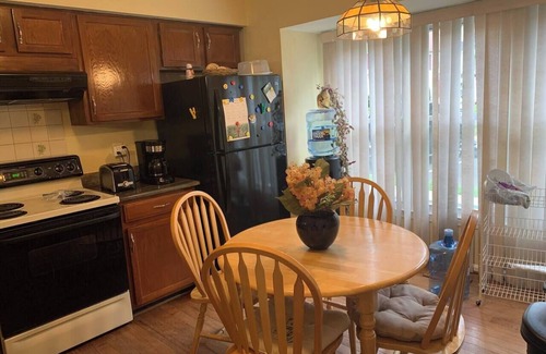 Newington House | Townhouse with free parking