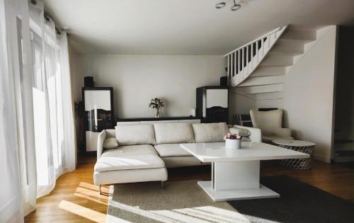 Colombes Villa | Townhouse with Garden