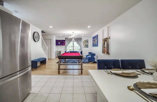 Chicopee House | Townhouse with Pool Table - Renovated w/King Bednn