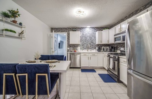 Chicopee House | Townhouse with Pool Table - Renovated w/King Bednn