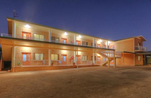 Pioneer Hotel | Townview Motel