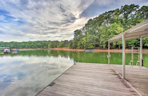 Townville House | Townville Lakefront Cottage with Private Dock!