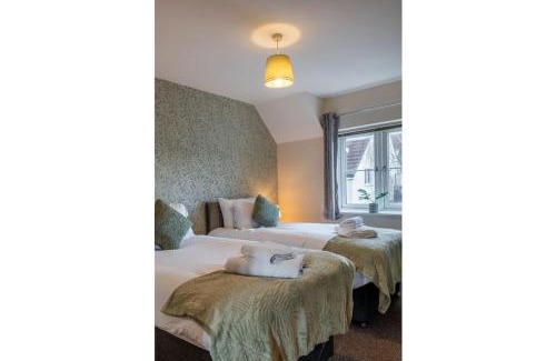 Swindon Apartment | Towpath Gardens Apartment (Free Parking and Central)