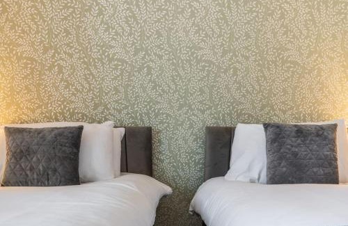 Swindon Apartment | Towpath Gardens Apartment (Free Parking and Central)