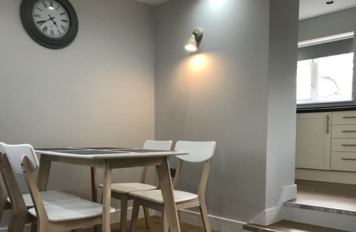 Pont-ar-gothi Apartment | Towy - Deluxe 2 bedroom apartment with river views