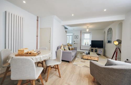 Pentrefelin House | Towy Snug
