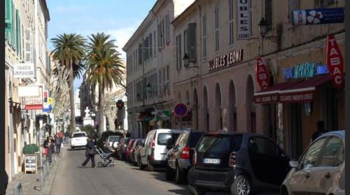 L'Ile-Rousse Apartment | Très bel appart meublé classé 3 étoiles entièrement rénové et climatisé 50 m centre et 150 m plage