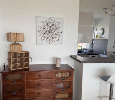 Le Lavandou Apartment | Très bel appartement T3 dernier étage vue mer