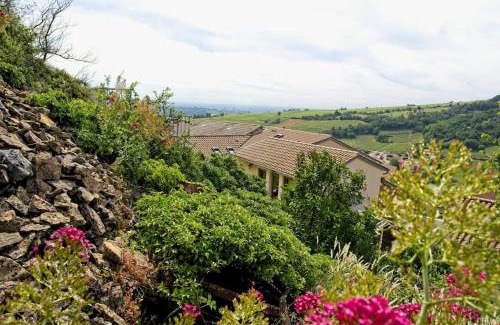 Solutre-Pouilly House | Très belle demeure Roche de Solutré - 15 personnes