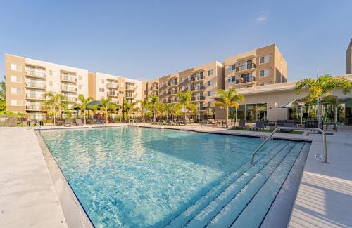 Golden Glades Apartment | TR Miami Luxury 2 Bedroom Apartment