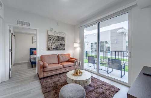 Golden Glades Apartment | TR Miami Luxury 2 Bedroom Apartment