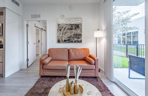 Golden Glades Apartment | TR Miami Luxury 2 Bedroom Apartment