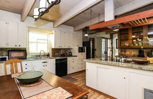 Springfield House | TrackTown 3BR 3 Miles to Hayward Field & Autzen Stadium