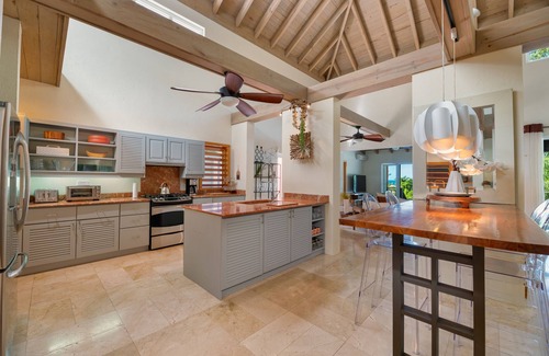 Lawson Rock House | Trade Winds - luxurious Roatan Villa near West Bay - NEW LARGE POOL