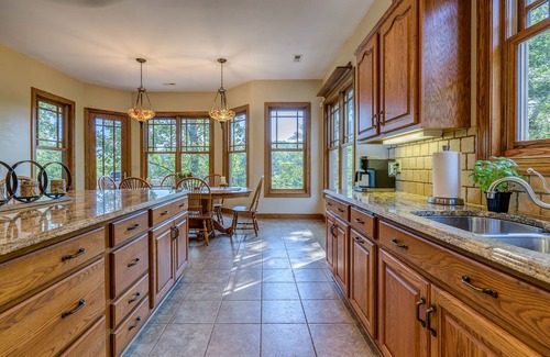 Huddleston House | Tradewind Terrace-Mtn View, Kayaks, Paddleboards, Outdoor Kitchen, Generator etc