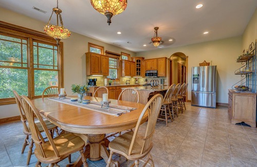 Huddleston House | Tradewind Terrace-Mtn View, Kayaks, Paddleboards, Outdoor Kitchen, Generator etc