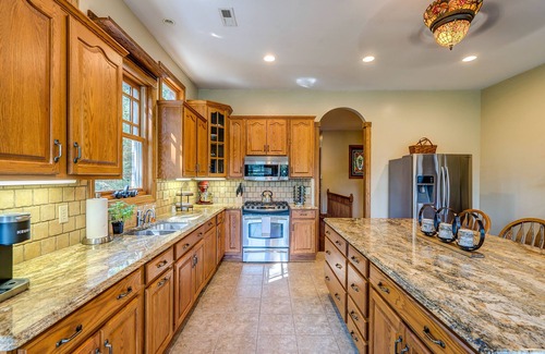 Huddleston House | Tradewind Terrace-Mtn View, Kayaks, Paddleboards, Outdoor Kitchen, Generator etc