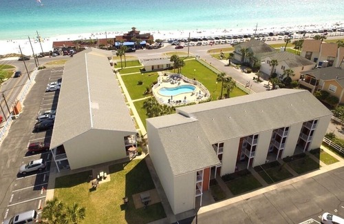 Miramar Beach Apartment | Tradewinds 20, BEACHFRONT, ground floor, family friendly, great location!