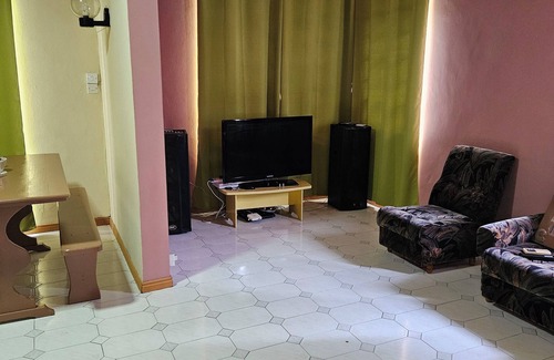 Wolmar House | Traditional 1 bedroom apartment 2 mins from the beach