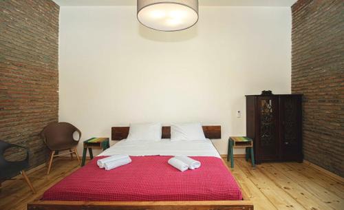 Sololaki Apartment | Traditional 2BR Sololaki Apt - By Wehost