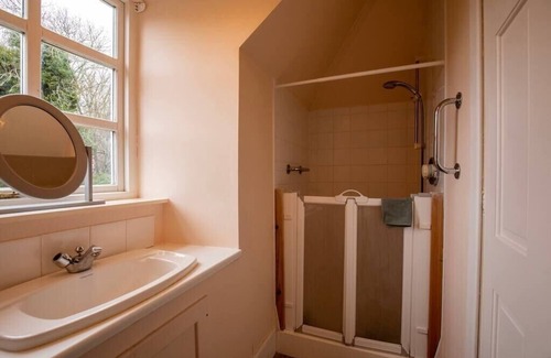 Kemnay House | Traditional and Homely 2BD Cottage in Kemnay