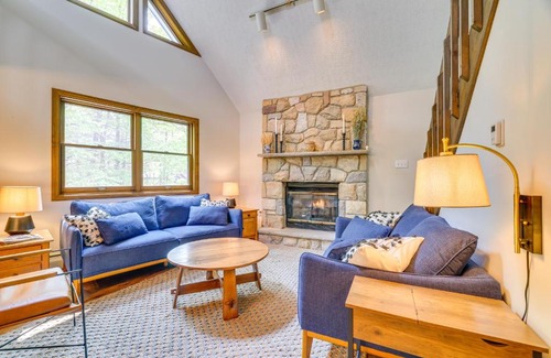 Blakeslee House | Traditional Blakeslee Chalet Deck and Lake Access!